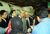 Governor Ishihara receiving a briefing on the plant during the inspection (center)