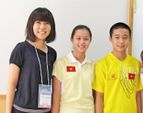 Volunteer Yuri Tanaka, Huyen (aged 15) and Duc (aged 13)