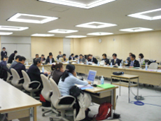 参加都市との協議の様子（2009年2月東京）